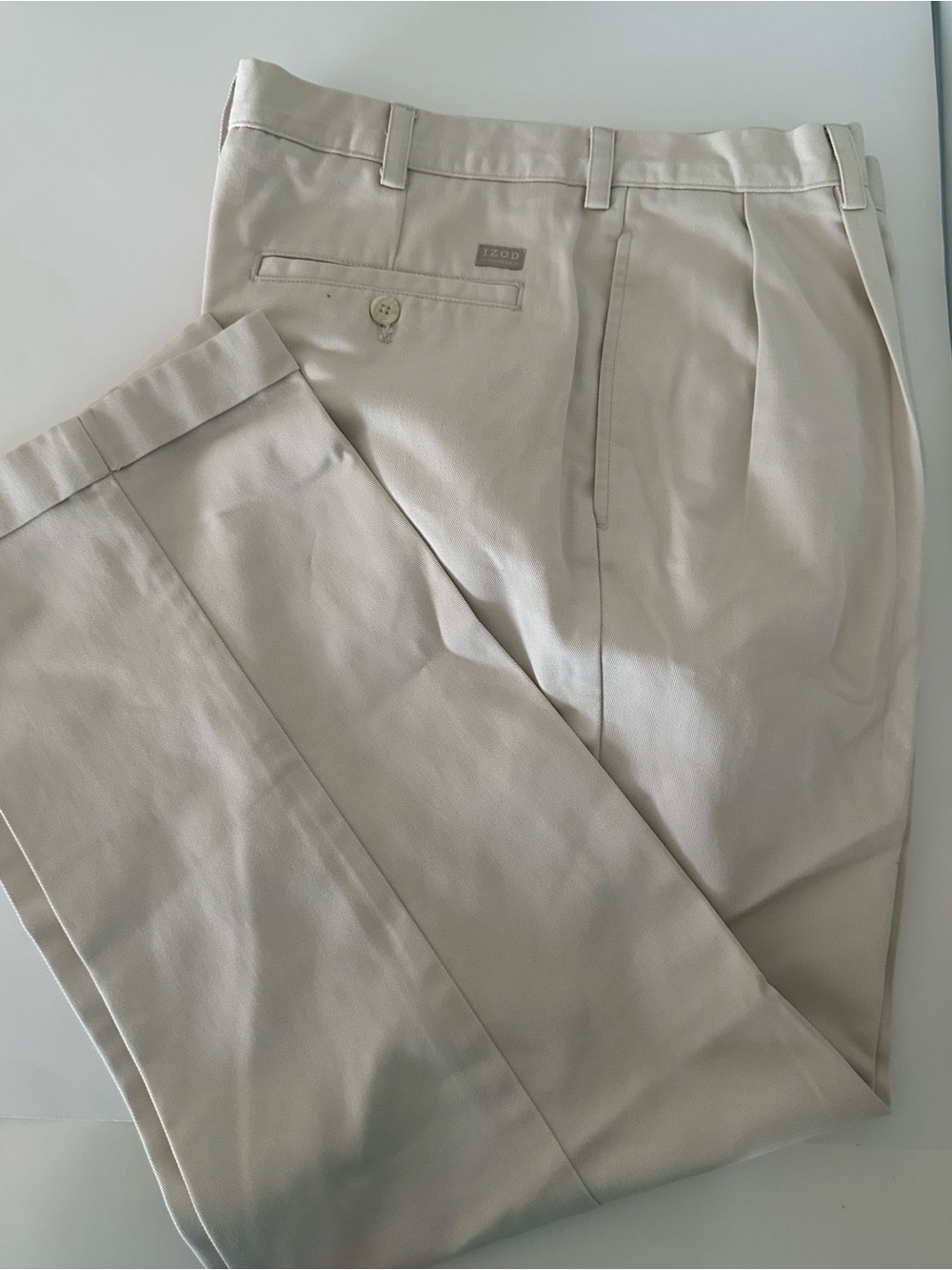 Izod Men’s Beige Pleated Dress Pants